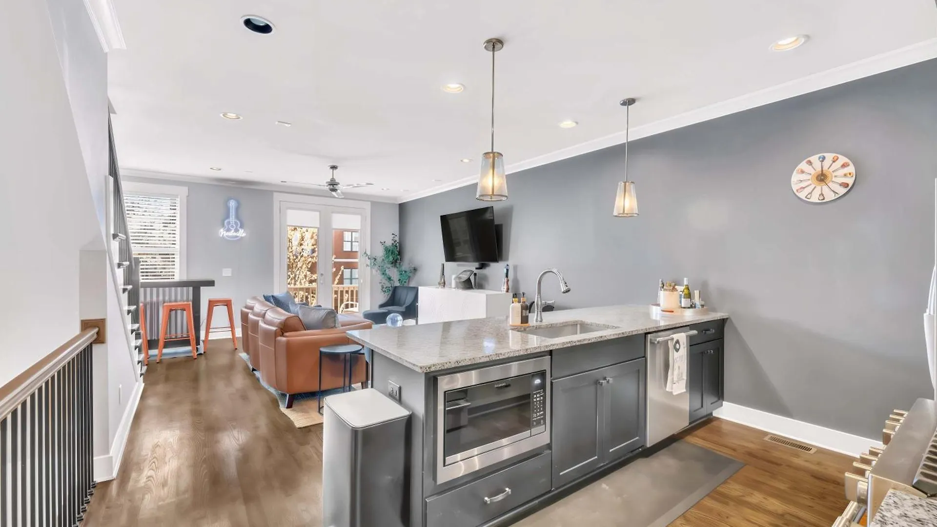 Close To Dt Game Garage Bar Large Living Room Nashville