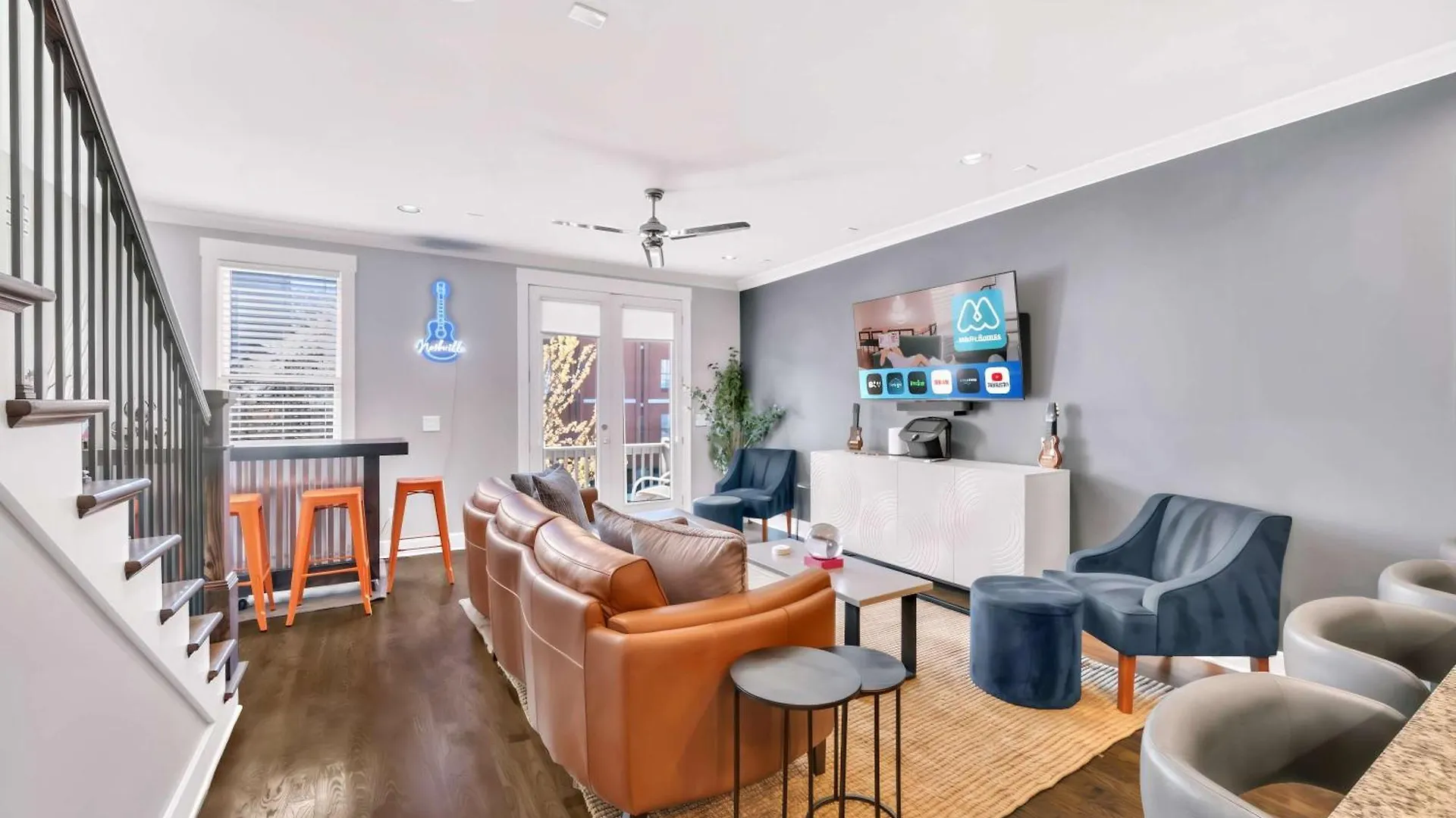 Close To Dt Game Garage Bar Large Living Room contacts